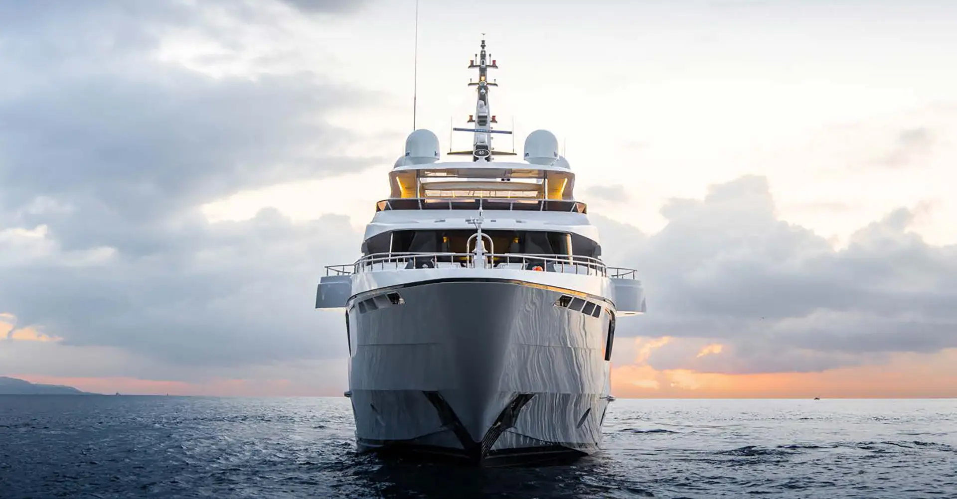 LuxuryBrands digital studio Majesty140 yacht
