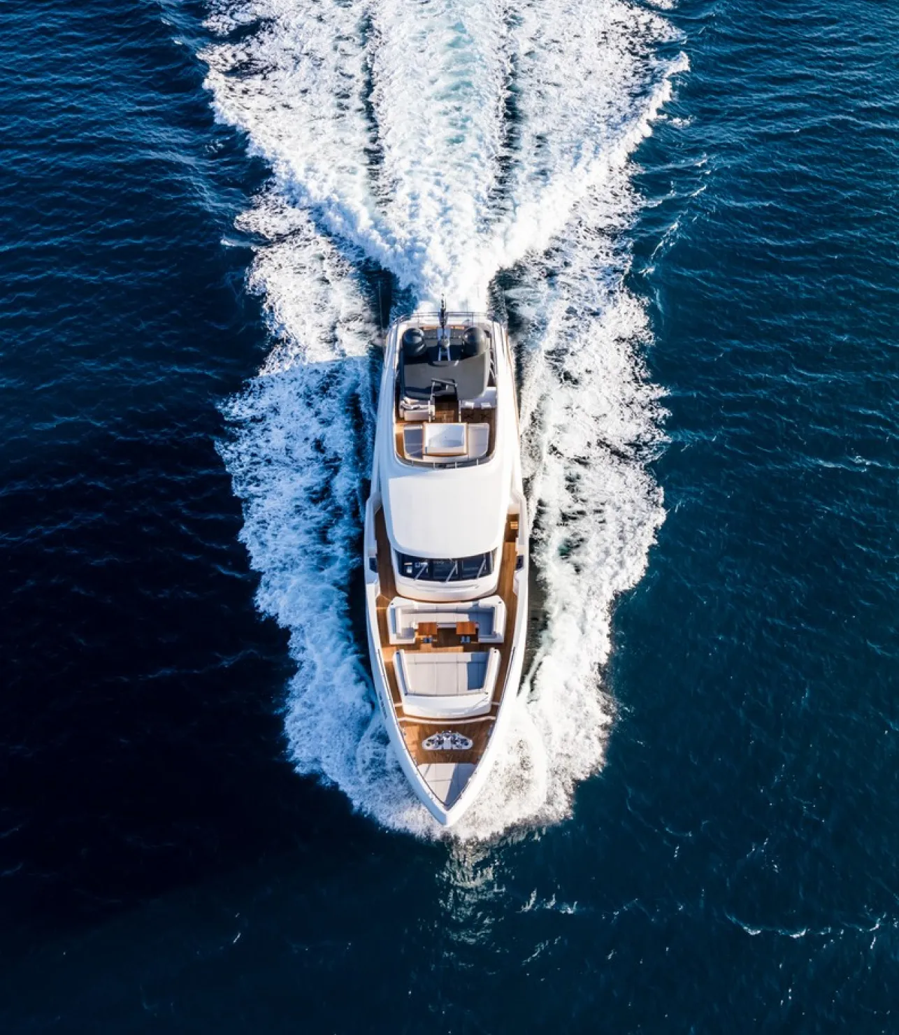 LuxuryBrands digital studio Majesty140 yacht